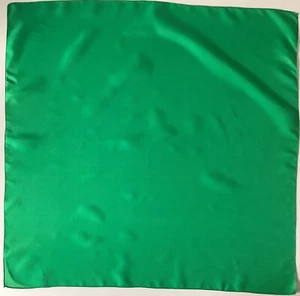 & A Green 28 Inch Square Vintage Ladies Scarf - Picture 1 of 2