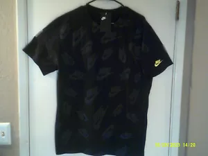 "NUEVO NIKE ROPA DEPORTIVA ""Futura All Over Print Camiseta"" HOMBRE NEGRA CAMISETA L FJ1877-002 - Imagen 1 de 6