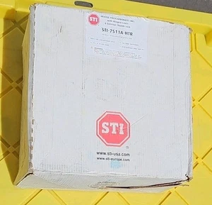 STI-7511A-HTR beheiztes Polycarbonatgehäuse mit Klappdeckelschloss - Bild 1 von 2