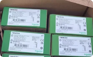Modulo switch Ethernet 1PZ TM4ES4 - Foto 1 di 1