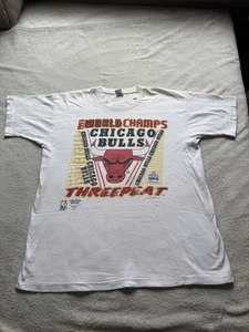 VINTAGE Chicago Bulls Shirt Magic Johnson Ts Single Stitch 1993 Sz XL Threepeat - Picture 1 of 11