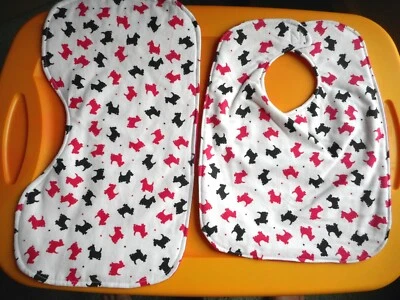 Babero de franela y almohadilla para eructos, reversible, hecho a mano NUEVO Scottie perros/rosa caliente Foto 1 de 2