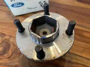 Ford Sierra NOT Cosworth or XR4x4 NEW GENUINE left front wheel hub 6542127 16E - Picture 1 of 8