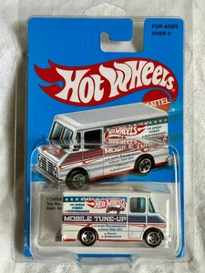 2015 MATTEL HOT WHEELS COMBAT MEDIC LARRY'S MOBILE TUNE UP ON OLD STYLE CARD - Picture 1 of 5