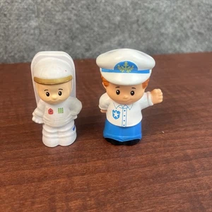 Fisher Price Little People Lote de 2 Astronautas y Capitán - Imagen 1 de 4