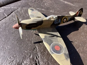 Vintage motorized Supermarine Spitfire 'New-Ray Motorize Propella' fighter plane - Picture 1 of 4