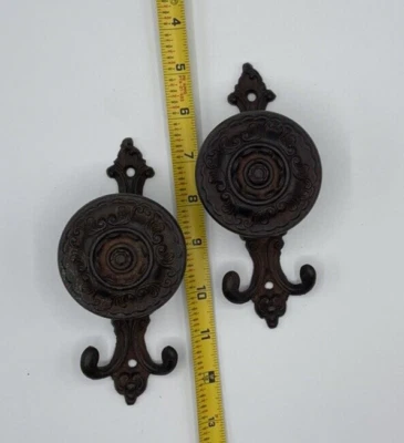 Cortina de ferro fundido ornamentada drapeada amarrar costas aparência envelhecida ferro 6" x 2.5" conjunto de 2 - Imagem 1 de 3