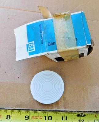 NOS REAR COURTESY LIGHT LENS 1969-74 BUICK CHEVROLET OLDSMOBILE +PONTIAC 1970 - Image 1 of 3