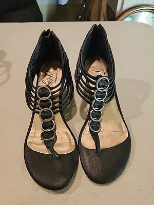 Tacones para mujer Fergie negros talla 6,5 M Foto 1 de 4