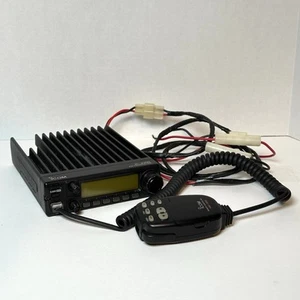 ICOM IC-2100 Ham Amatorskie radio z mikrofonem i wiązką okablowania - Zdjęcie 1 z 7
