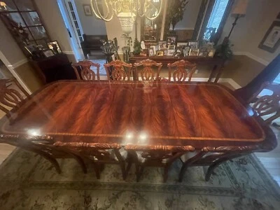 Mesa de comedor Henredon; 12 sillas - ligeramente usada Foto 1 de 4