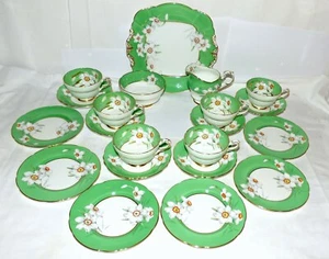 Paragon Queen Mary Tee Service Grün Weiße Blume Gold Platte Bone China Alt 18275 - Bild 1 von 12