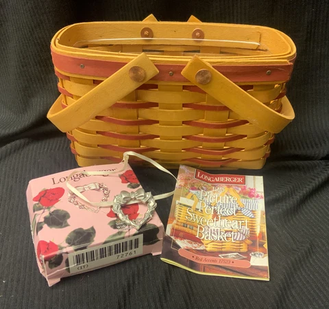 Longaberger 1998 Picture Perfect Sweetheart Basket w/ Liner & Heart Tie On Cover