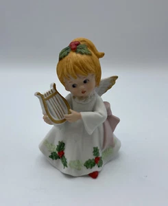 Vintage Homco Christmas Holly Angel Figurine Holding Lyre 4.5” Taiwan # 5551 - Picture 1 of 8