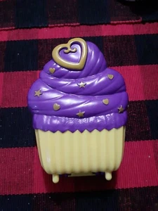 2017 Polly Pocket Sweet Treat Cupcake Cafe Compact Mattel Miniature Doll House - Picture 1 of 8