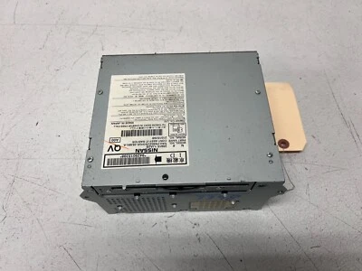 10-12 INFINITI G37 CONVE-COUPE AM/FM RADIO CD PLAYER RECEIVER UNIT, OEM LOT3398 - Image 1 of 4