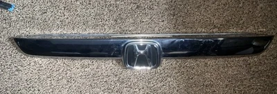 ✅ Honda CRV CR-V 2007-2011 puerta trasera puerta levadiza moldura emblema cromado OEM Foto 1 de 2