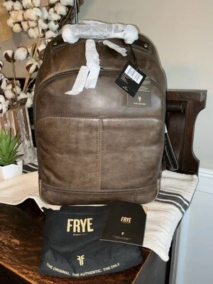 NUEVO CON ETIQUETAS Frye Cuero LOGAN MOCHILA MULTI CREMALLERA Manga Equipaje Pizarra Marrón Oscuro $478 Foto 1 de 4