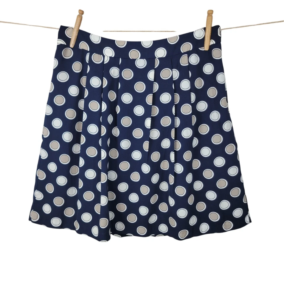 Falda Banana Republic talla 12 Polkadot azul marino plisada por encima de la rodilla en capas Foto 1 de 4