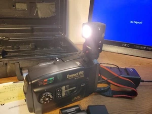 Ambico V-8815A 10 Watt Light Bracket For JVC, Panasonic, RCA And More Camcorders - Picture 1 of 6