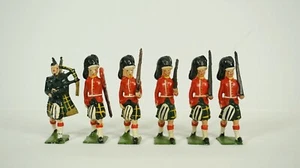 Vintage Britains Toy Soldiers The Gordon Highlanders with Piper No. 77 H10 - Picture 1 of 12