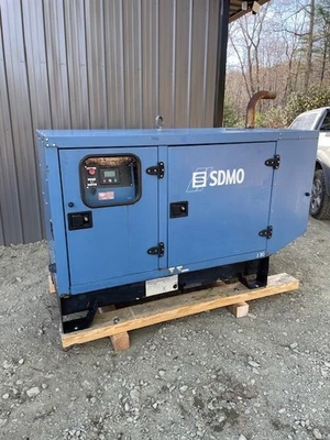 Gerador diesel SDMO usado - 28 Kw / 120-240 v / pH único (reconectável) - Imagem 1 de 4