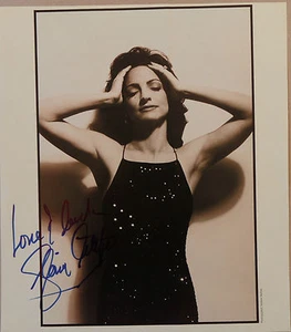 GLORIA ESTEFAN Signed 11x10 Picture DOCTOR BEAT COA - Picture 1 of 1