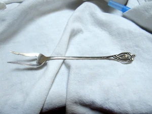 Lunt Sterling Pickle Fork 1908 Monticello 6-1/8” 2 Tine Mono. - Picture 1 of 9