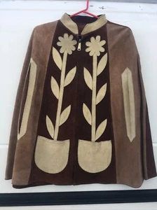 vintage 1970s suede leather cape features floral appliqués Brown/Beige/Tan - Picture 1 of 4