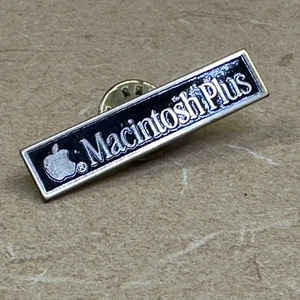 PIN: Apple Computer Macintosh Plus - Authentic Vintage Original - Picture 1 of 7