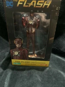 The Flash Season 2 Limited Edition Model - Picture 1 of 6