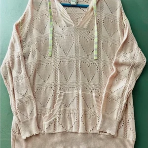 American Rag Women’s lightweight blush pink sweater with hoodie w heart detail - Picture 1 of 4