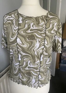 Forever 21 Green & White Abstract Short Sleeve T-shirt Top Size 2XL. UK 22 - Picture 1 of 3