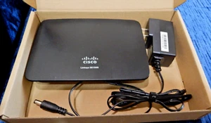 CISCO LYNKSYS MODEL SE1500 NP 5-portowy przełącznik Fast Ethernet z kablem zasilającym - Zdjęcie 1 z 4