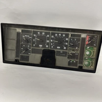 Medidor de velocímetro CORE 1991-1997 International 4900 cluster P/N 1689995C93 - Imagem 1 de 4