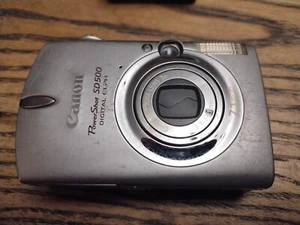Canon Powershot SD550 - battery and charger - No Screen - flash and zoom Works - Picture 1 of 10