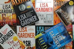 Lot of 10 Lisa Gardner Thriller Mass Market Paperback Books MIX - Picture 1 of 1