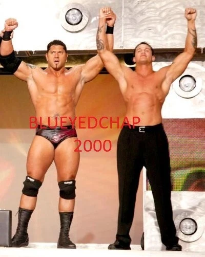 ФОТОГРАФИЯ РЕСТЛЕРА БАТИСТЫ И РЭНДИ ОРТОНА 8 X 10 РЕСТЛИНГ WWF - Изображение 1 из 1