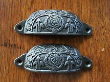 A pair of Victorian Fleur de Lis cast iron drawer pull furniture handle ALR18