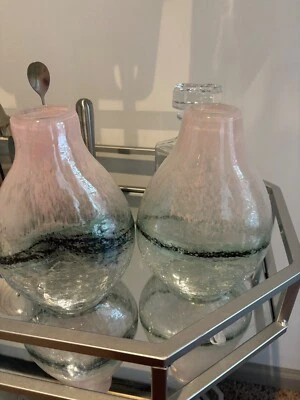 Jarrón de cristal rosa de At Home Foto 1 de 3