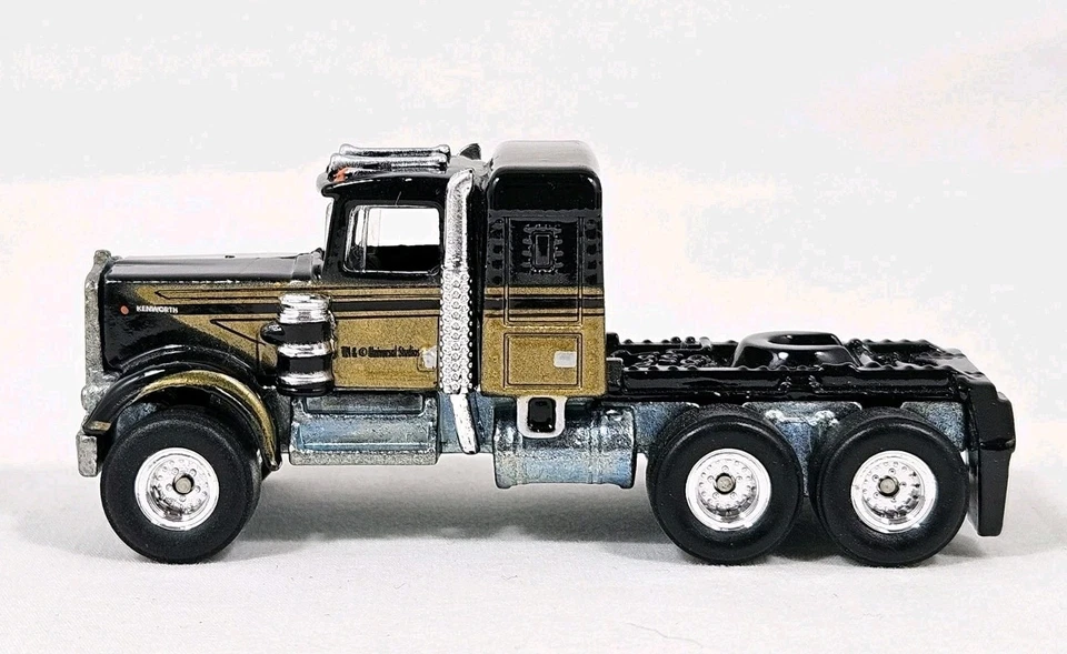 Hot Wheels '75 Kenworth W900 Smokey and the Bandit Retro Entertainment - Image 1 of 4