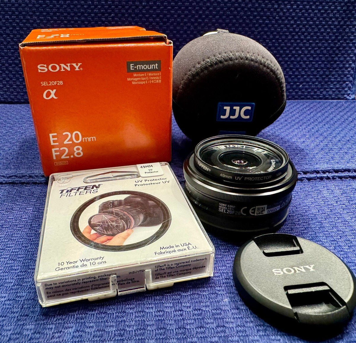 SONY 美品 動作確認済 SONY SEL20F28 フィルター フード ハードケース付 SEL20F28 レンズフィルター