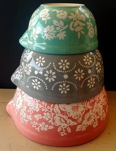 PIONEER WOMAN Juego de 3 cuencos mezcladores florales vintage con caños - Imagen 1 de 4