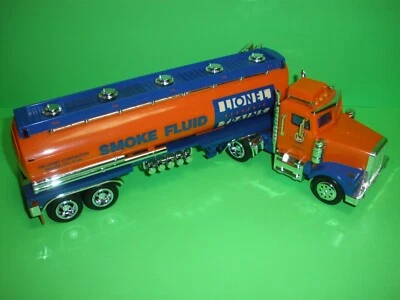 LIONEL TRAINS 2001 TANKER TRUCK TAYLOR MADE TMT-18126 - Image 1 of 4