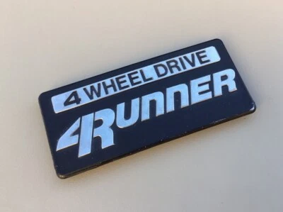 Toyota 4Runner 1984-1989 4 ruedas motrices puerta trasera emblema logotipo insignia OEM Foto 1 de 4