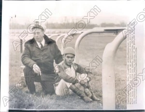 1959 Washington International Race Jockey Gustavo Avila Sat Quietly Press Photo - Picture 1 of 2