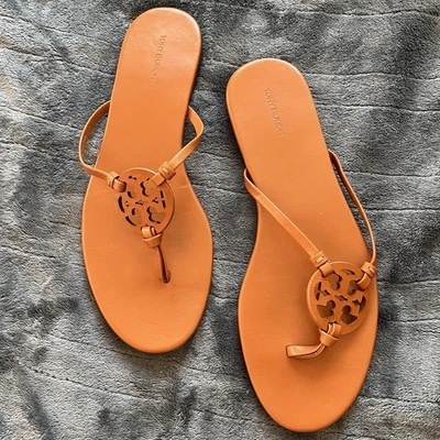 Sandalia anudada Tory Burch Miller para mujer talla 10 envejecida camello tanga plana Vacay Foto 1 de 4