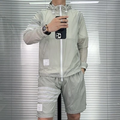 Nuevos Pantalones Cortos Deportivos Informales Simples Clásicos de Verano Thom Browne Foto 1 de 4