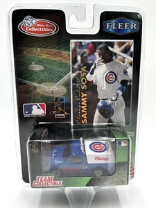 Carta e camion Chicago Cubs SAMMY SOSA rosa bianca da collezione Fleer Team pressofuso - Foto 1 di 6