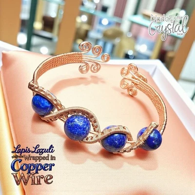 Pulseira de fio de cobre lápis-lazúli 10 mm miçangas envoltas  - Imagem 1 de 4